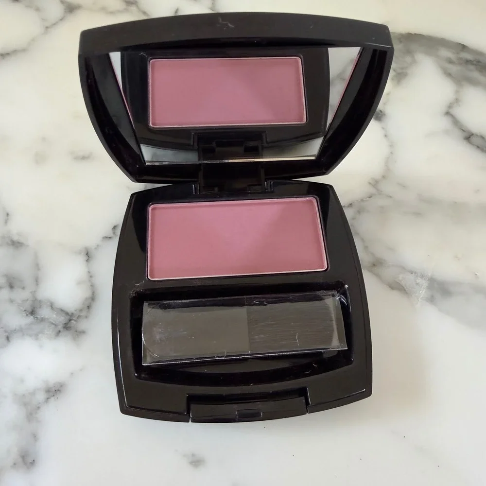 Avon True Color Blush Soft Plum T410 Vintage 2009 Pressed Powder Compact 0.22oz